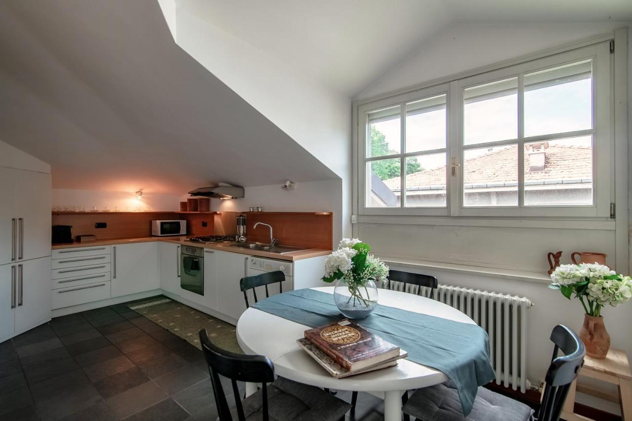I D'A Charming Penthouse - Lake View- Como- House-130 Mt-2 Double Bedrooms And 2 Double Bathrooms A Spacious Living Room-Full Equipped Kitchen-Private Garden And Terrace-Private Covered Parking Exterior foto