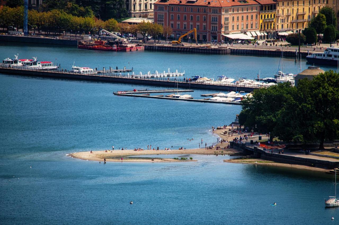 I D'A Charming Penthouse - Lake View- Como- House-130 Mt-2 Double Bedrooms And 2 Double Bathrooms A Spacious Living Room-Full Equipped Kitchen-Private Garden And Terrace-Private Covered Parking Exterior foto
